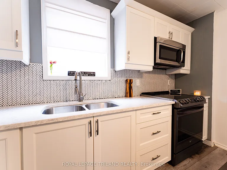 326 Smith St — Photo 9
