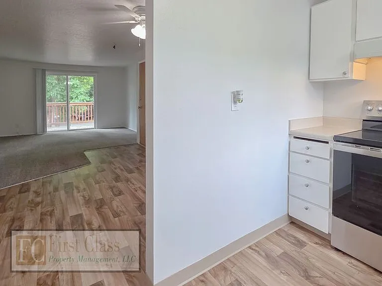 9555 SW Hall Blvd #4 — Photo 9
