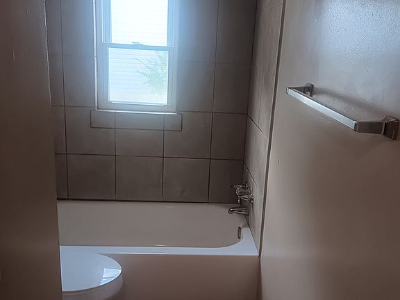 4th image of 1108 Wildwood Ave