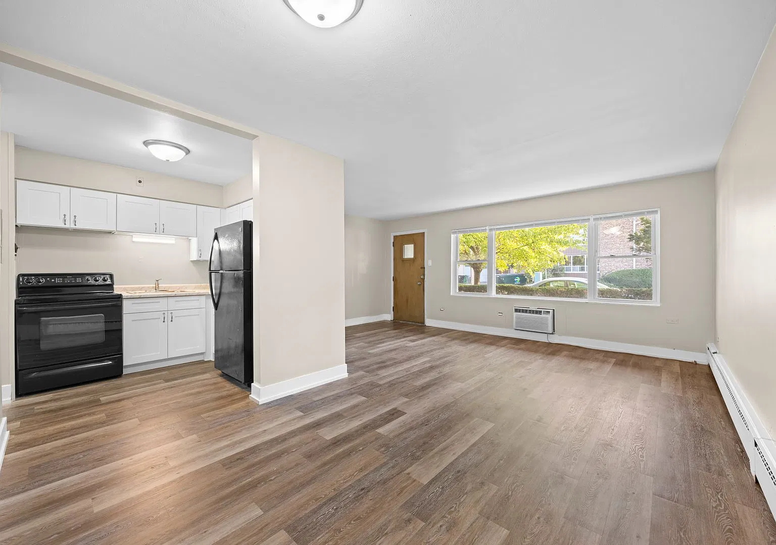 1 Bedroom — Photo 1