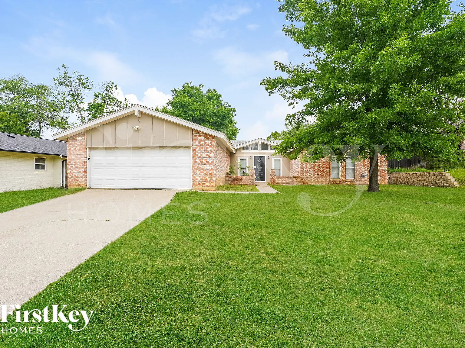 3 bed, 2.0 bath, 2217 sqft, $2,495 — Photo 1