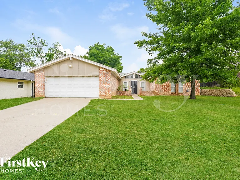 2100 Cedar Ct — Photo 1