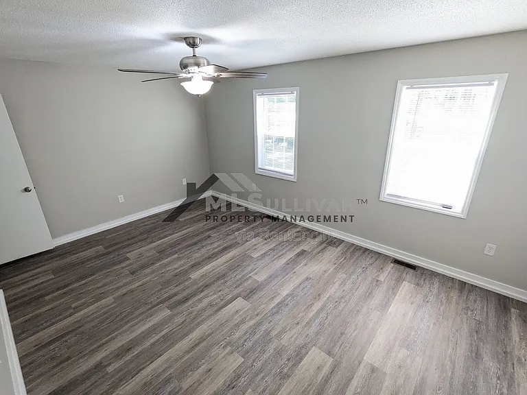 4 Willow Bridge Dr #1 — Photo 12