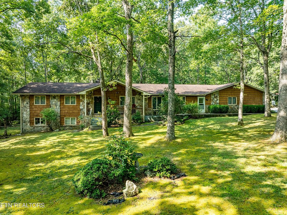1st image of 61 Woodsway