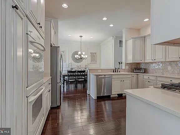 5964 Manorview Way — Photo 6