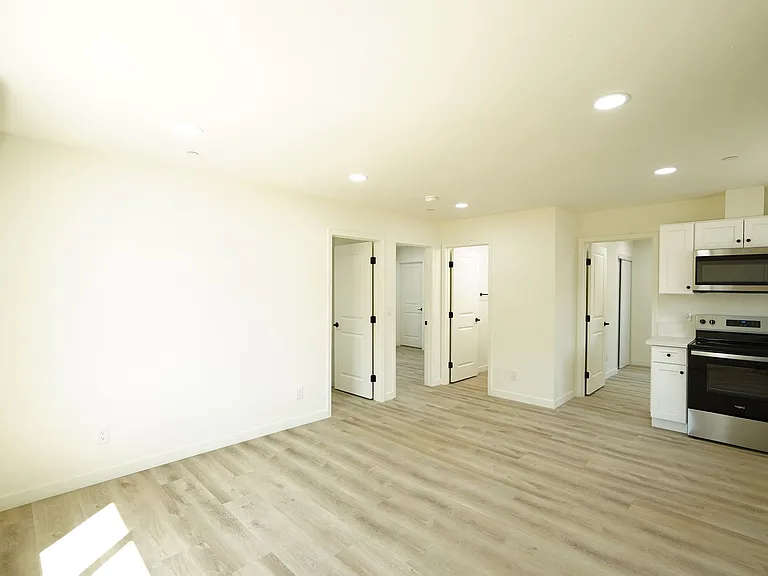 4805 Charlotte Way — Photo 5