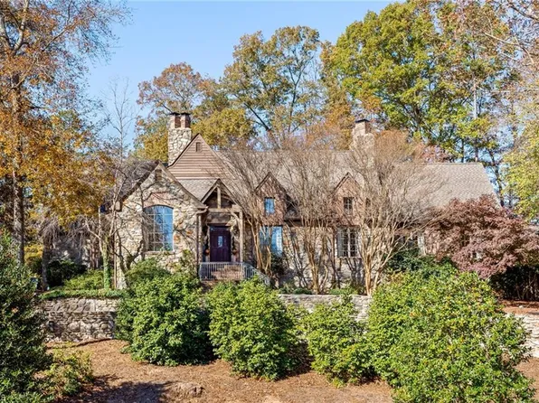 121 Prestwick Dr, High Point, NC 27265