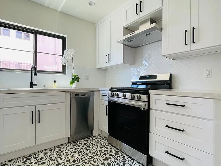 326 N Ogden Dr #1/2 — Photo 3