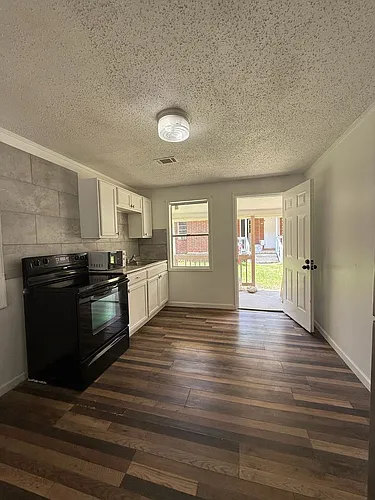 806 Armory Dr #B Photo 1