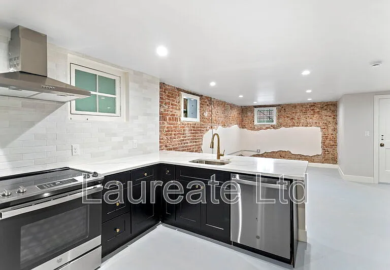 1256 N Clarkson St #9 — Photo 7