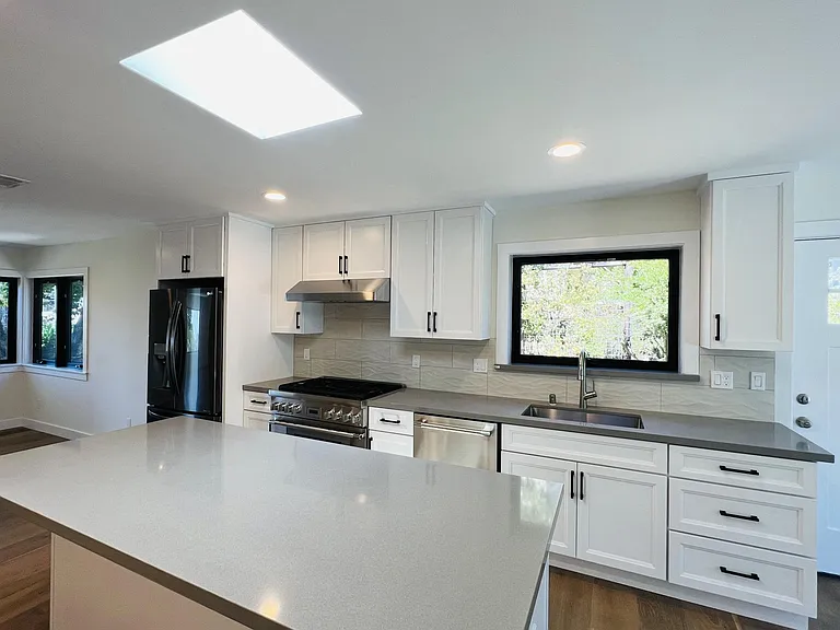 2620 Marin Ave — Photo 7