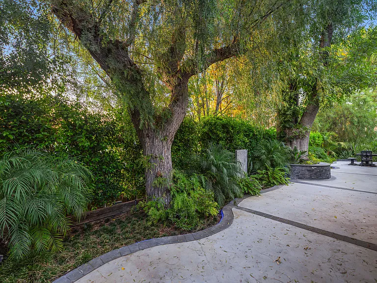 16725 Oak View Dr — Photo 21