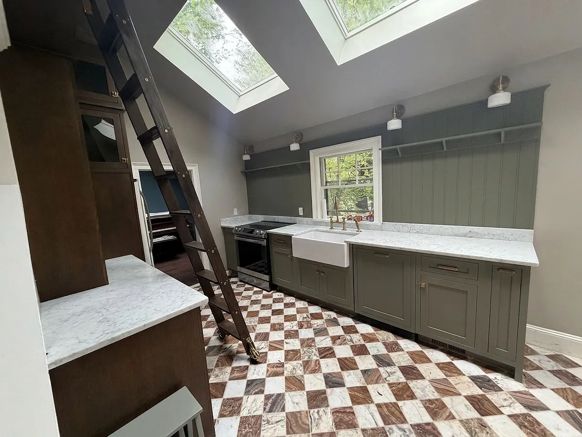 4 bed, 2.5 bath, 2000 sqft, $4,995 — Photo 3