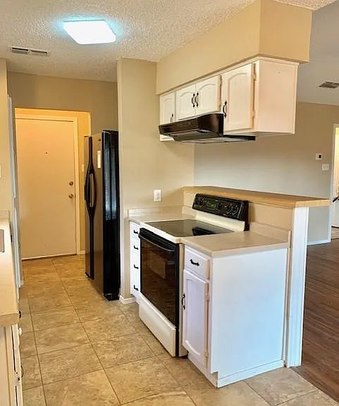 1301 N Knowles Dr — Photo 7