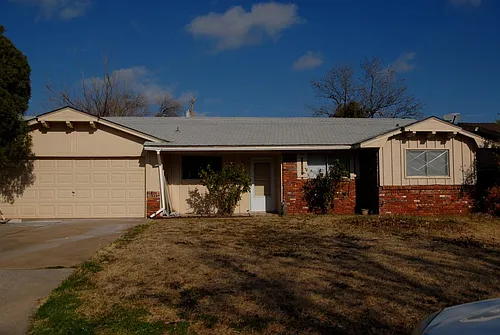 6337 N Hammond Ave Photo 1