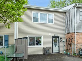 38 Hampton Ct, Middletown, NY 10941