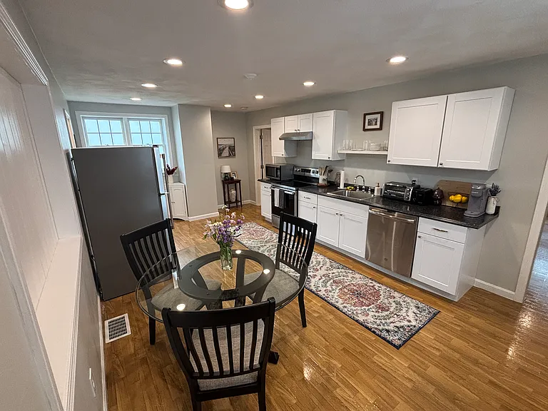 9 Touro Ave — Photo 3