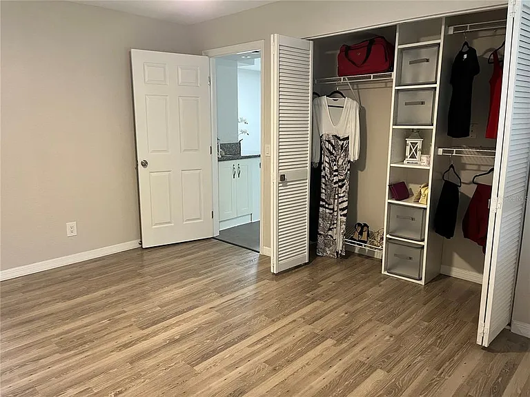 528 Golden Raintree Pl — Photo 15