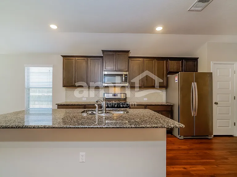8105 Cottage Rose Dr — Photo 3