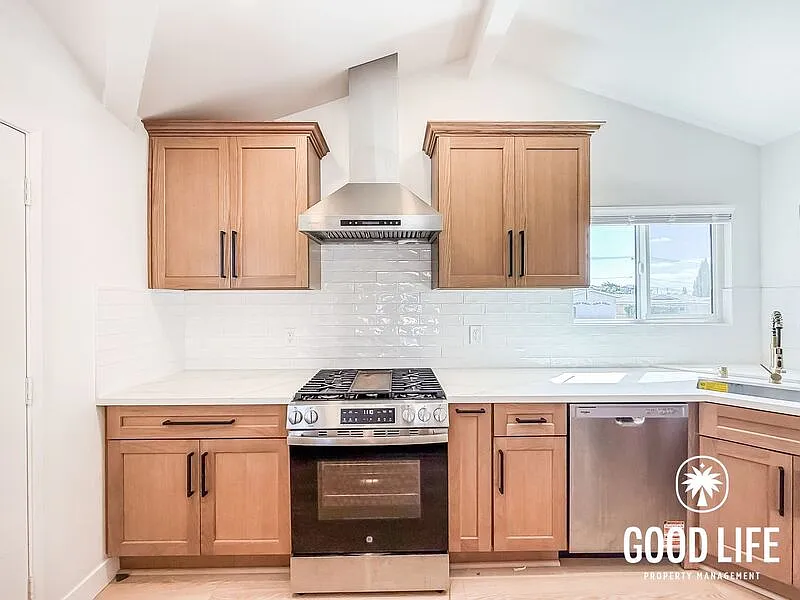 4 bed, 2.0 bath, 1272 sqft, $4,450 — Photo 4
