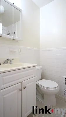 Rented by Link NY Realty | media 9