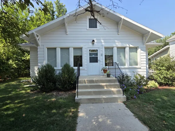 111 Cedar St, Paw Paw, MI 49079