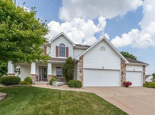 5506 N Ridge Cir, Bettendorf, IA 52722