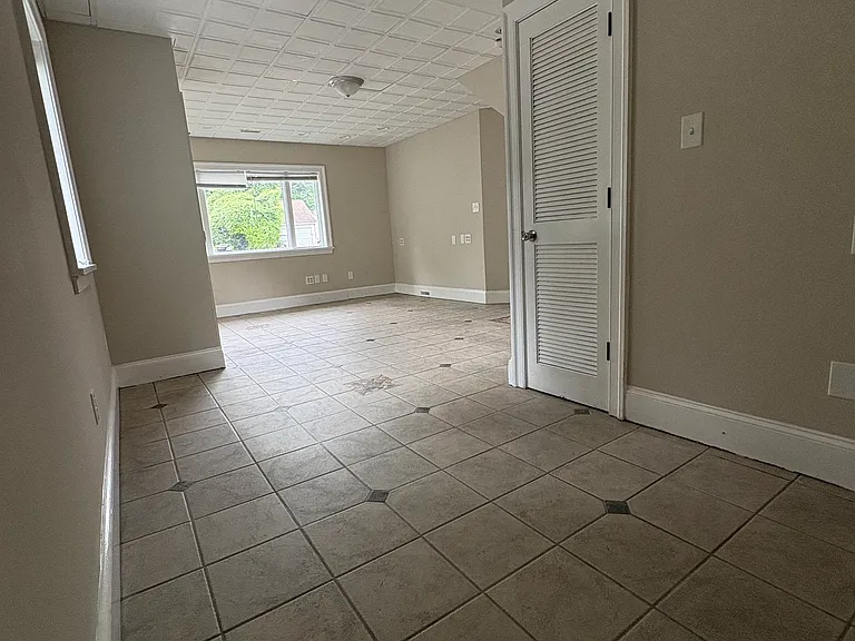 278 N Lansdowne Ave #4 — Photo 1