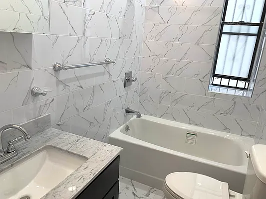 Rented by Tapiro Realty | media 16