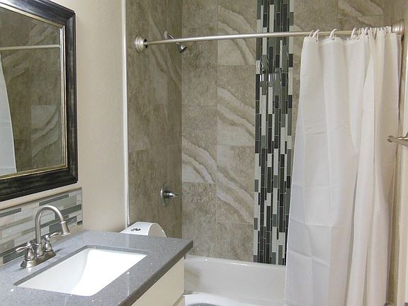 5th image of 560 Charter St APT 12