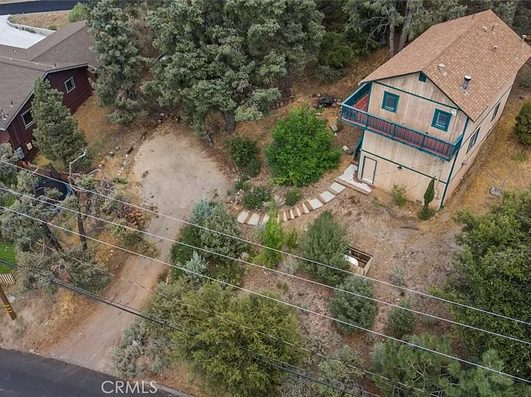 2304 Woodland Dr — Photo 5