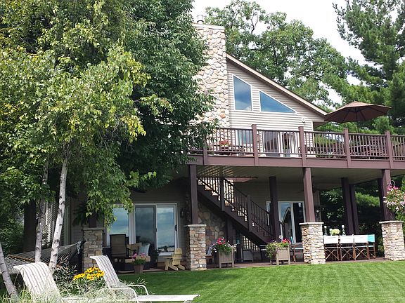 2nd image of W325N3938 Woodlawn Ct
