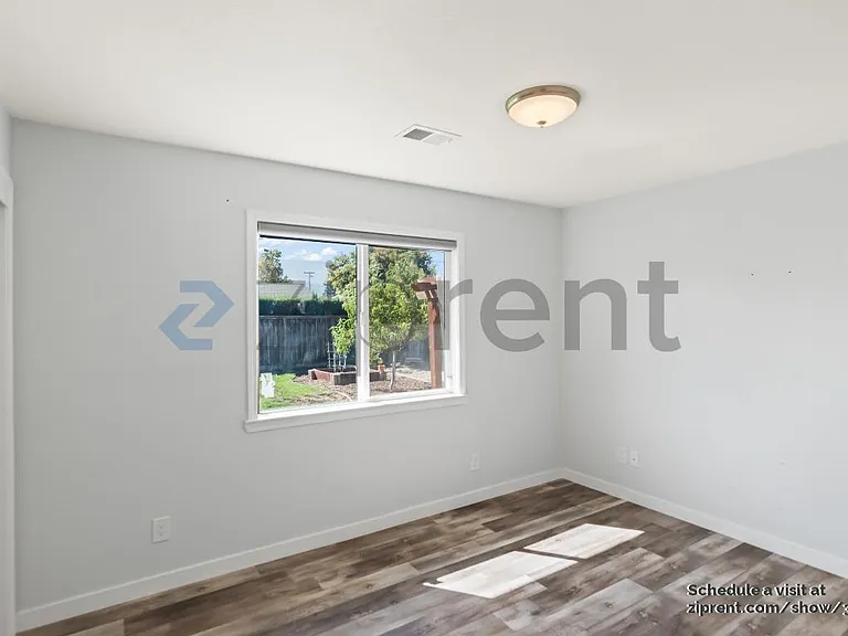 1796 Wyrick Ave — Photo 18