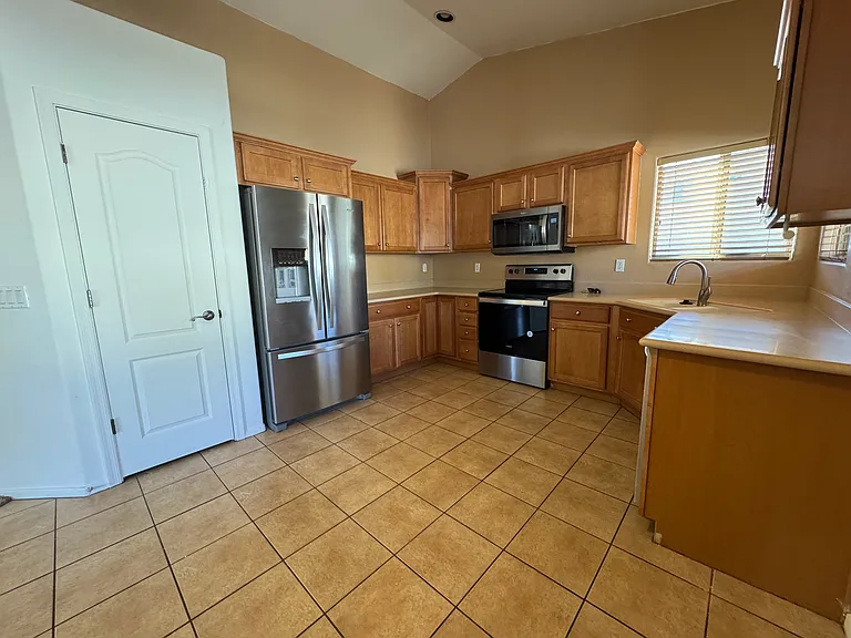 6590 E Cooperstown Dr — Photo 2