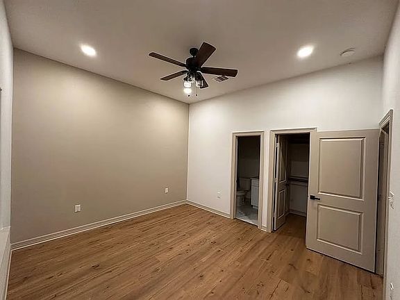 3rd image of 984 Avenue E