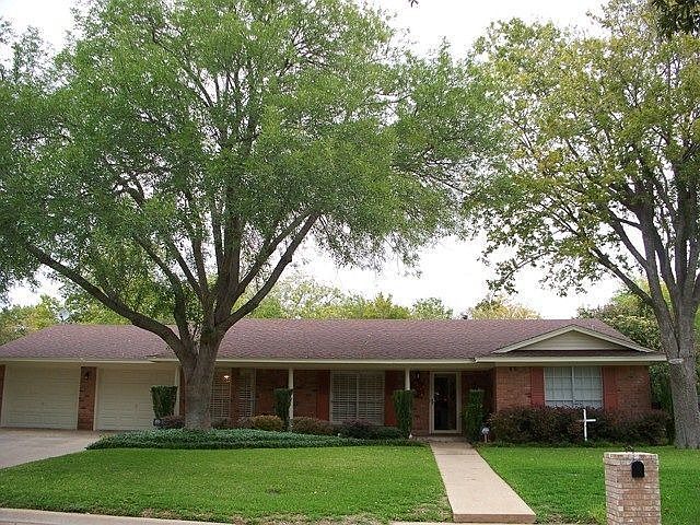 1st image of 3706 Iroquois Trl