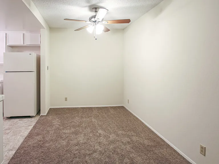 1575 Oak Apartment Homes — Photo 40
