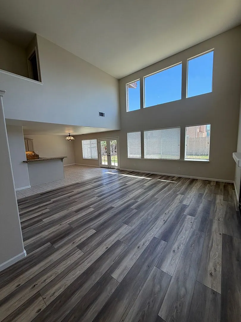 Move In Special 1/2 Off First Month Rent Newly Updated 4 Bedroom 2.5 Bathroom Home- Available Now! — Photo 2