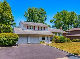 19 Smithfield Dr, Springfield, NJ 07081
