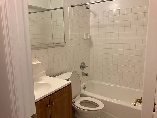 Rented by 18 REALTY | media 7