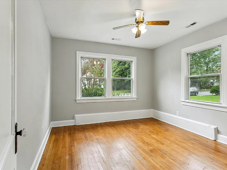 2913 Sir Walter Ln — Photo 10
