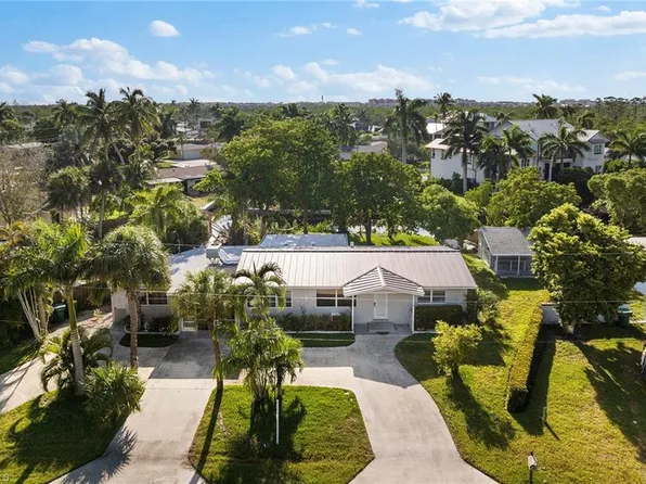1150 Rainbow DR, NAPLES, FL 34104