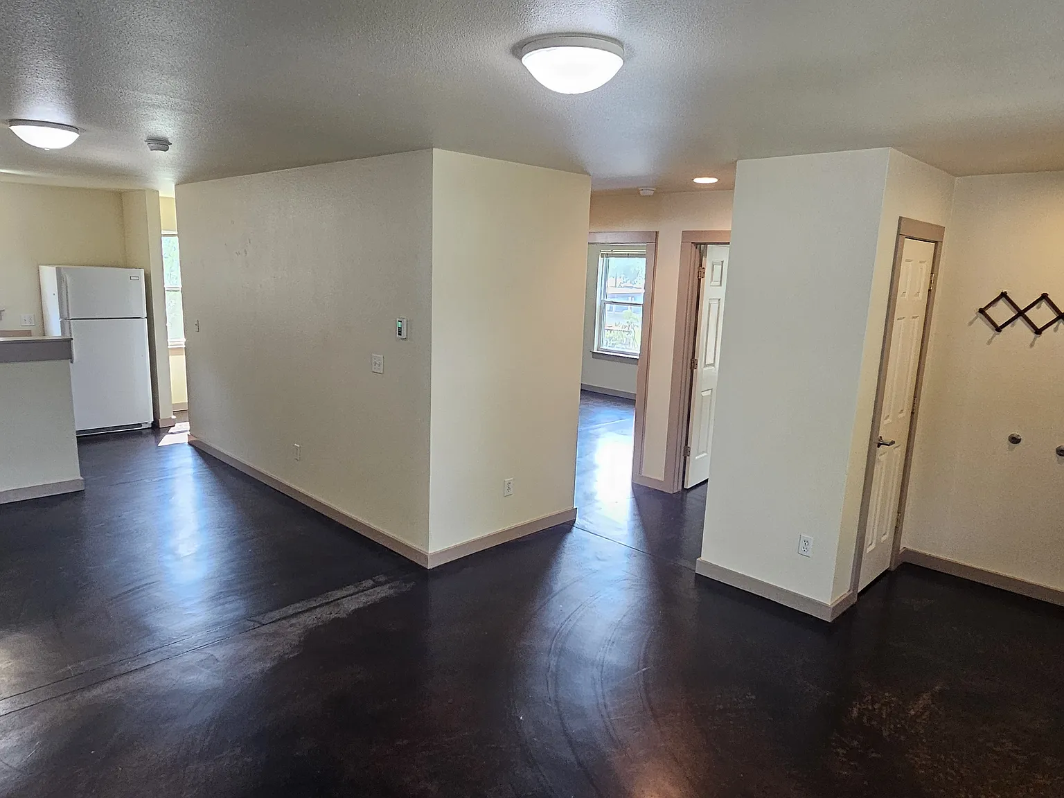 3 bed, 1000 sqft, $2,000 — Photo 3
