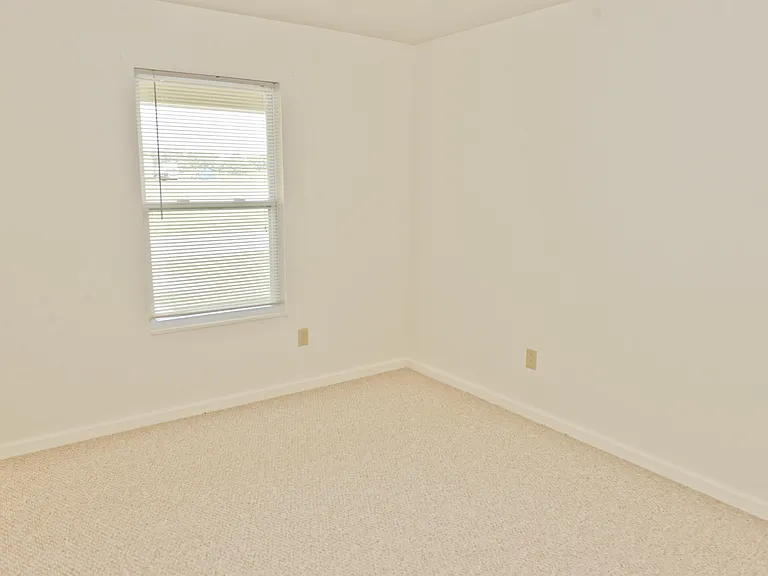 1825 Wichman Ln — Photo 38