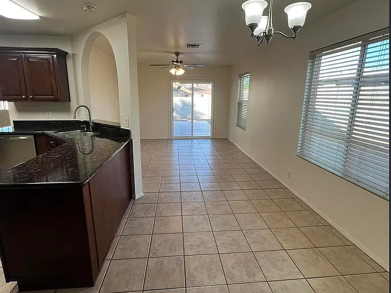 1321 E Morrow Dr — Photo 15