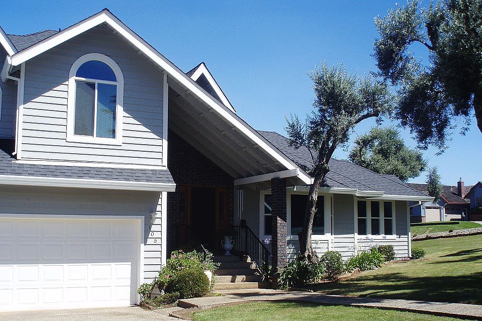 2nd image of 105 Berry Creek Dr