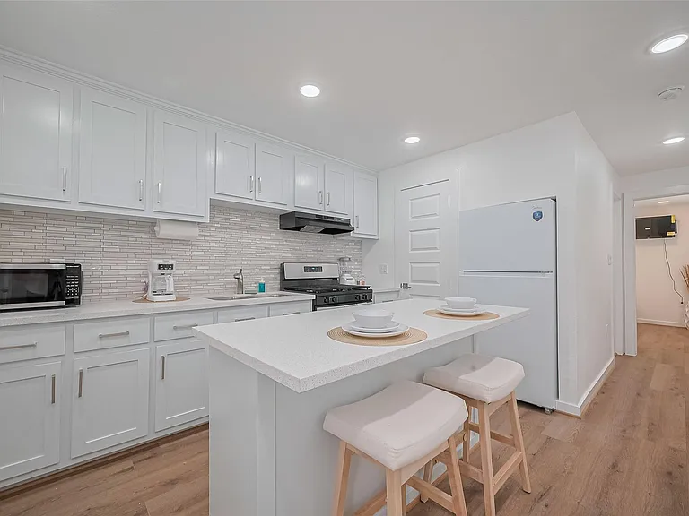 6725 Avenue K — Photo 7