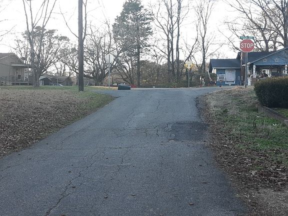 4th image of 611 Winston St