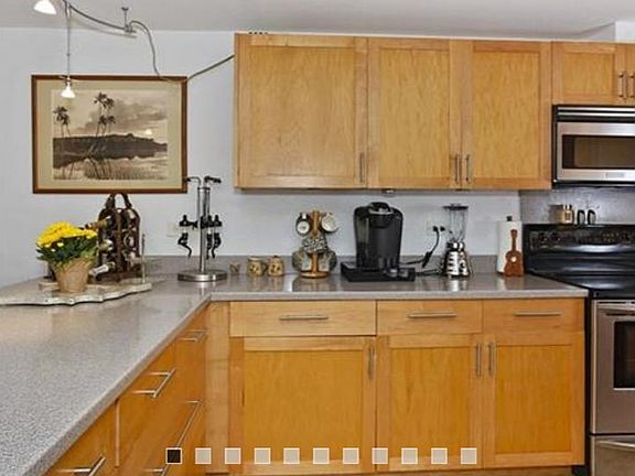 Kitchen counter/appliances