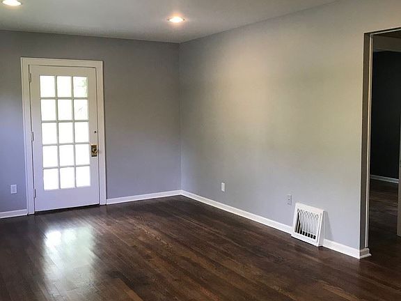 4th image of 925 Clifford Ave SE